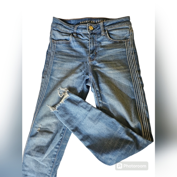 Womens American Eagle Jeans Size 4 Short Strips on Leg - Picture 1 of 13